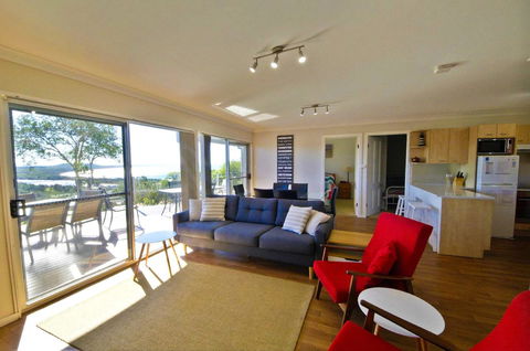 Coastwatch, 26 Comara Terrace - Accommodation Sunshine Coast 4