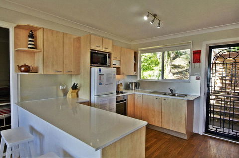 Coastwatch, 26 Comara Terrace - Accommodation Sunshine Coast 2