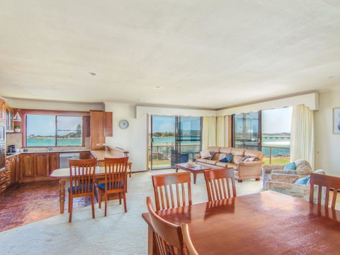 Shoreline 7 - Accommodation Sunshine Coast 6