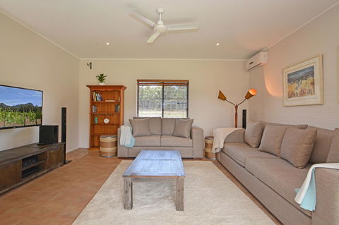 JE Guesthouse, Central To All The Hunter Valley Has To Offer - Accommodation Sunshine Coast 3
