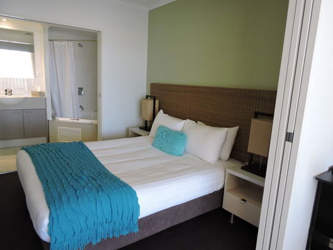 BASE Holidays - Ettalong Beach Premium Apartments - Accommodation Sunshine Coast 4