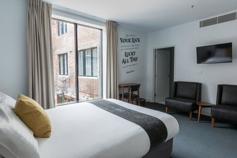 The Lucky Hotel - Accommodation Sunshine Coast 2