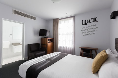 The Lucky Hotel - Accommodation Sunshine Coast 3