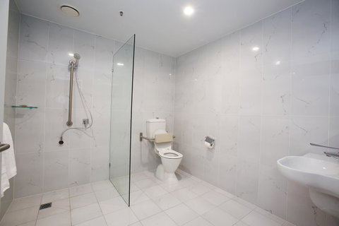 The Lucky Hotel - Accommodation Sunshine Coast 36