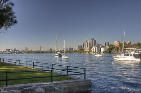 Summery, Spacious 4 Bed Home In Kurraba Point - Accommodation Sunshine Coast 20