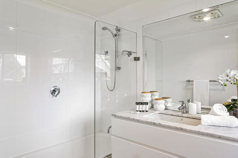 Summery, Spacious 4 Bed Home In Kurraba Point - Accommodation Sunshine Coast 8