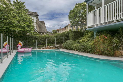 Summery, Spacious 4 Bed Home In Kurraba Point - Accommodation Sunshine Coast 10