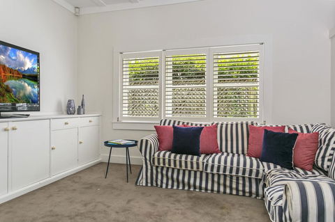 Summery, Spacious 4 Bed Home In Kurraba Point - Accommodation Sunshine Coast 12