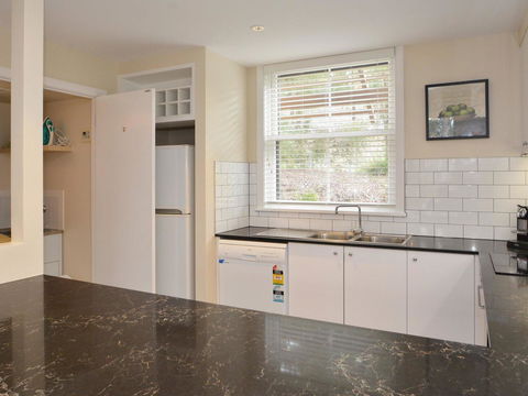 Villa De Saran Located Within Cypress Lakes - Accommodation Sunshine Coast 3