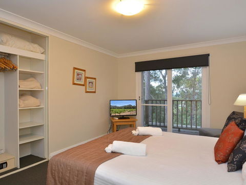 Villa De Saran Located Within Cypress Lakes - Accommodation Sunshine Coast 1