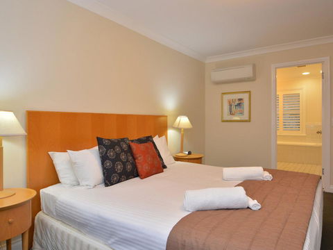 Villa De Saran Located Within Cypress Lakes - Accommodation Sunshine Coast 5