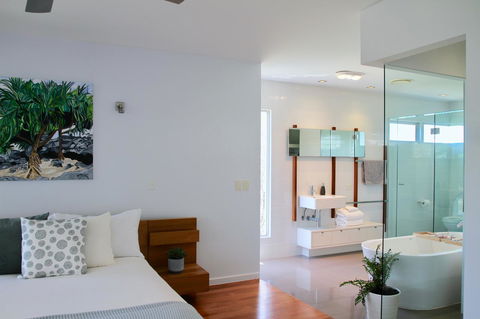 Casuarina Beachfront House - Hostie Properties - Accommodation Sunshine Coast 8