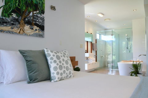 Casuarina Beachfront House - Hostie Properties - Accommodation Sunshine Coast 9