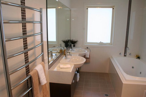 Encore Apartments - Accommodation Sunshine Coast 11