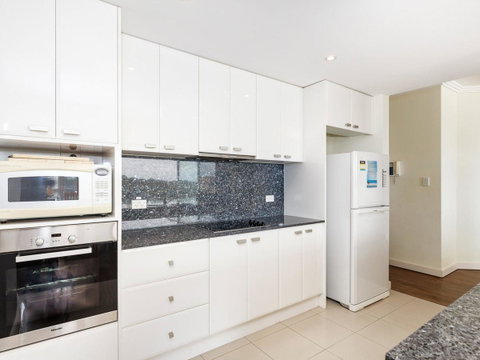 Regatta 13 - Accommodation Sunshine Coast 3