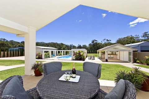 One Mile Mansion - Private Coastal Retreat FREE FAMILY ADVENTURE PASS - Accommodation Sunshine Coast 1