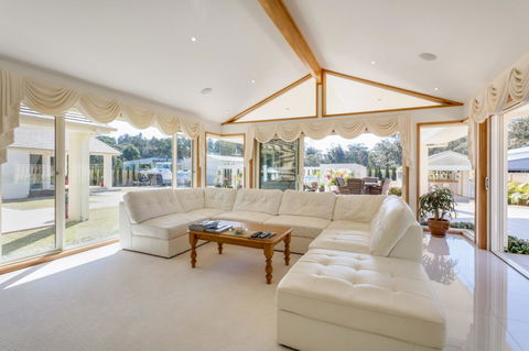 One Mile Mansion - Private Coastal Retreat FREE FAMILY ADVENTURE PASS - Accommodation Sunshine Coast 11