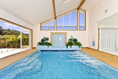 One Mile Mansion - Private Coastal Retreat FREE FAMILY ADVENTURE PASS - Accommodation Sunshine Coast 4