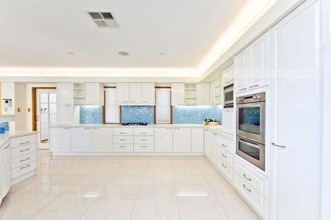 One Mile Mansion - Private Coastal Retreat FREE FAMILY ADVENTURE PASS - Accommodation Sunshine Coast 2