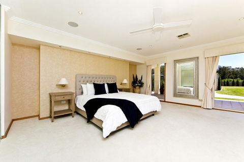 One Mile Mansion - Private Coastal Retreat FREE FAMILY ADVENTURE PASS - Accommodation Sunshine Coast 7
