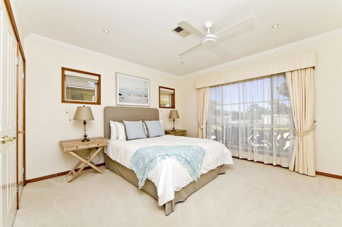 One Mile Mansion - Private Coastal Retreat FREE FAMILY ADVENTURE PASS - Accommodation Sunshine Coast 15