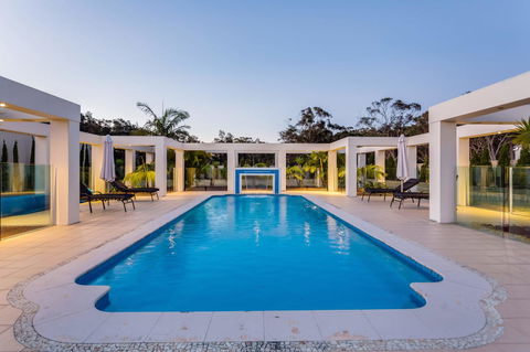 One Mile Mansion - Private Coastal Retreat FREE FAMILY ADVENTURE PASS - Accommodation Sunshine Coast 0