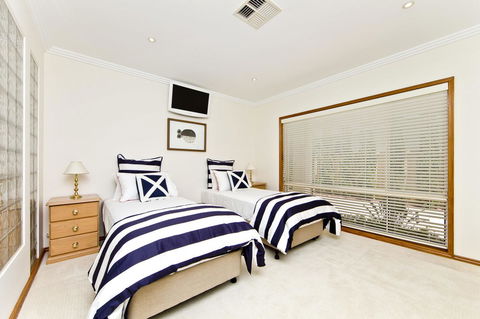 One Mile Mansion - Private Coastal Retreat FREE FAMILY ADVENTURE PASS - Accommodation Sunshine Coast 17