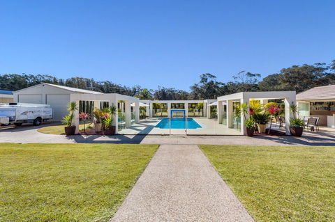 One Mile Mansion - Private Coastal Retreat FREE FAMILY ADVENTURE PASS - Accommodation Sunshine Coast 20