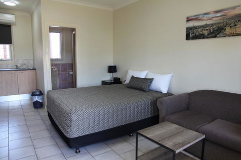 Tumut Apartments - Accommodation Sunshine Coast 9