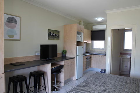 Tumut Apartments - Accommodation Sunshine Coast 8