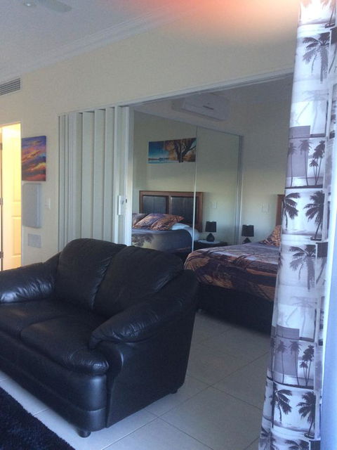 Nomikis\'On The Avenue - Accommodation Sunshine Coast 14