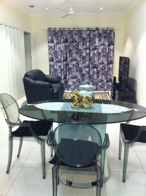 Nomikis\'On The Avenue - Accommodation Sunshine Coast 20