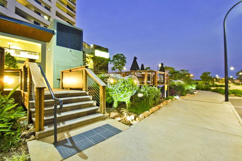Nomikis\'On The Avenue - Accommodation Sunshine Coast 2