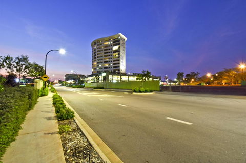 Nomikis\'On The Avenue - Accommodation Sunshine Coast 10