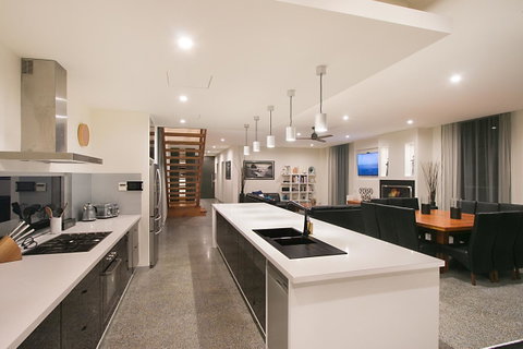 Salt Village Retreat - Accommodation Sunshine Coast 3
