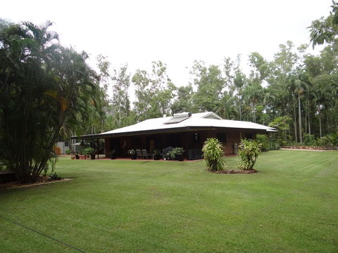 DARWIN'S SHADY ACRES RETREAT - Accommodation Sunshine Coast 0