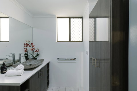 CitySide Apartment - 2 Bedroom With Private Courtyard - Accommodation Sunshine Coast 21