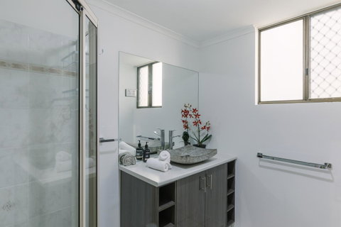 CitySide Apartment - 2 Bedroom With Private Courtyard - Accommodation Sunshine Coast 16