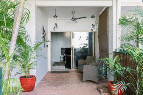 CitySide Apartment - 2 Bedroom With Private Courtyard - Accommodation Sunshine Coast 7