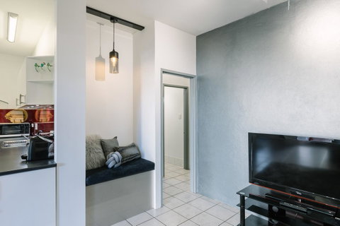 CitySide Apartment - 2 Bedroom With Private Courtyard - Accommodation Sunshine Coast 8