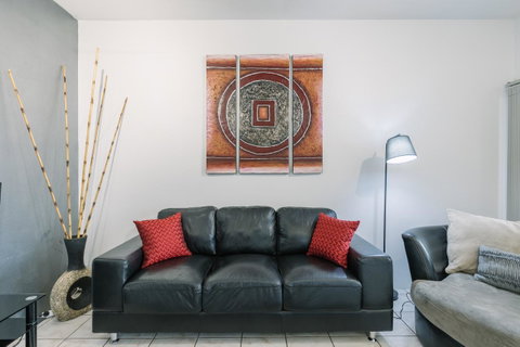 CitySide Apartment - 2 Bedroom With Private Courtyard - Accommodation Sunshine Coast 4