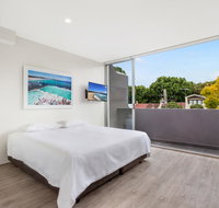 Bondi Beach Studio King Suite  Balcony - Accommodation Sunshine Coast