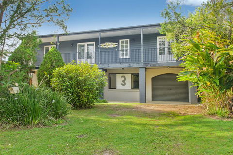 BONNY BEACH HOUSE - Holiday Accomodation With Pool - Accommodation Sunshine Coast 0