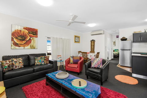 BOUTIQUE APARTMENTS BEACH LOCATION - Accommodation Sunshine Coast 0