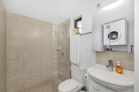 BOUTIQUE APARTMENTS BEACH LOCATION - Accommodation Sunshine Coast 2