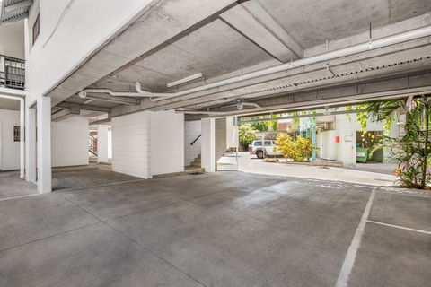 BOUTIQUE APARTMENTS BEACH LOCATION - Accommodation Sunshine Coast 1