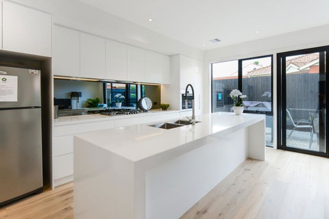 Boutique Stays - Murrumbeena Place 2 - Accommodation Sunshine Coast 3