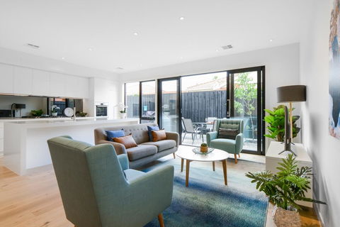 Boutique Stays - Murrumbeena Place 2 - Accommodation Sunshine Coast 1