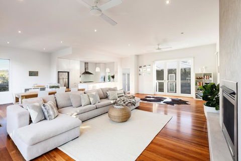 BOUTIQUE STAYS - Queen Adelaide - Accommodation Sunshine Coast 2