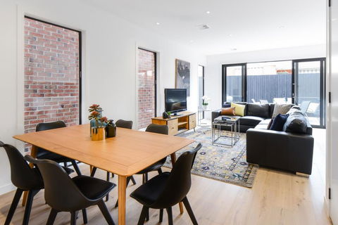 Boutique Stays-Murrumbeena Place 1 - Accommodation Sunshine Coast 1